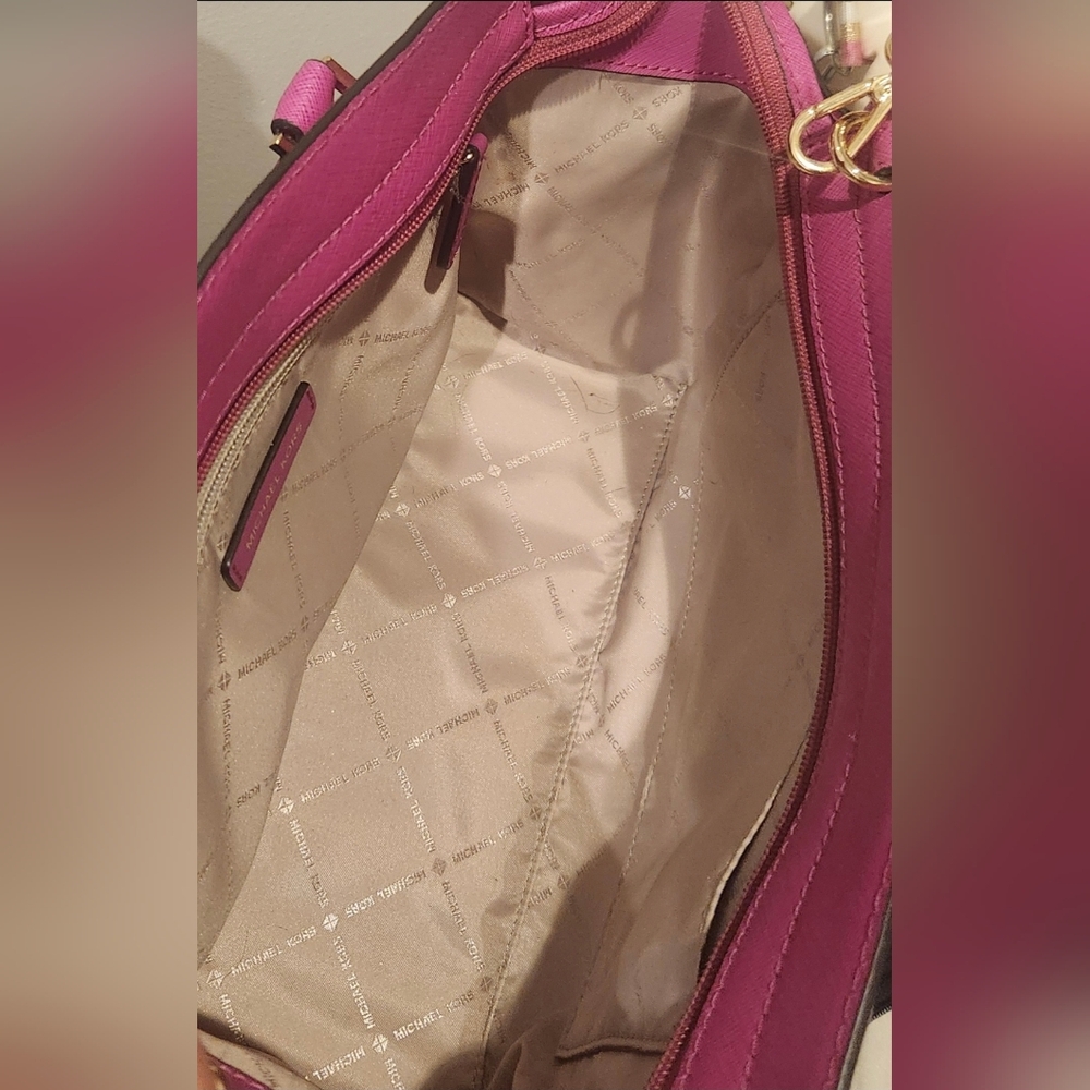 Gorgeous hot pink Michael Kors Selma Mdm Studded convertible crossbody bag - Picture 14 of 14